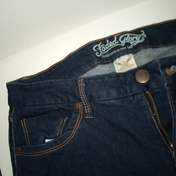 Faded Glory Velvet Touch Skinny Jeans -Size: 14P - Picture 2 of 3